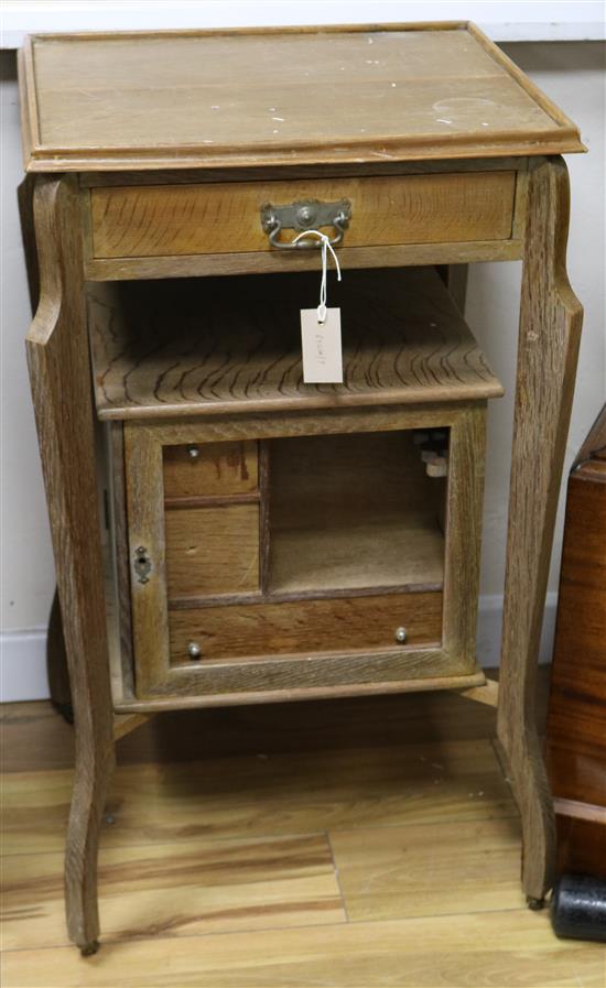 An Edwardian oak table / cabinet W.49cm